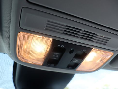 Used 2026 Honda Odyssey Touring image 28