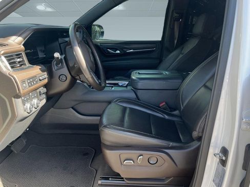Used 2022 GMC Yukon XL Denali w/ Denali Ultimate Package AWD/4WD image 3