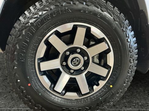 Certified 2023 Toyota 4Runner TRD Off-Road Premium AWD/4WD image 14