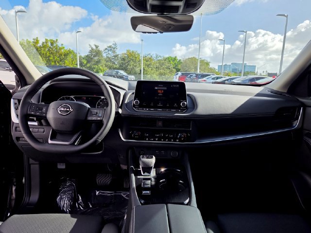 Used 2026 Nissan Rogue Dark Armor FWD image 24