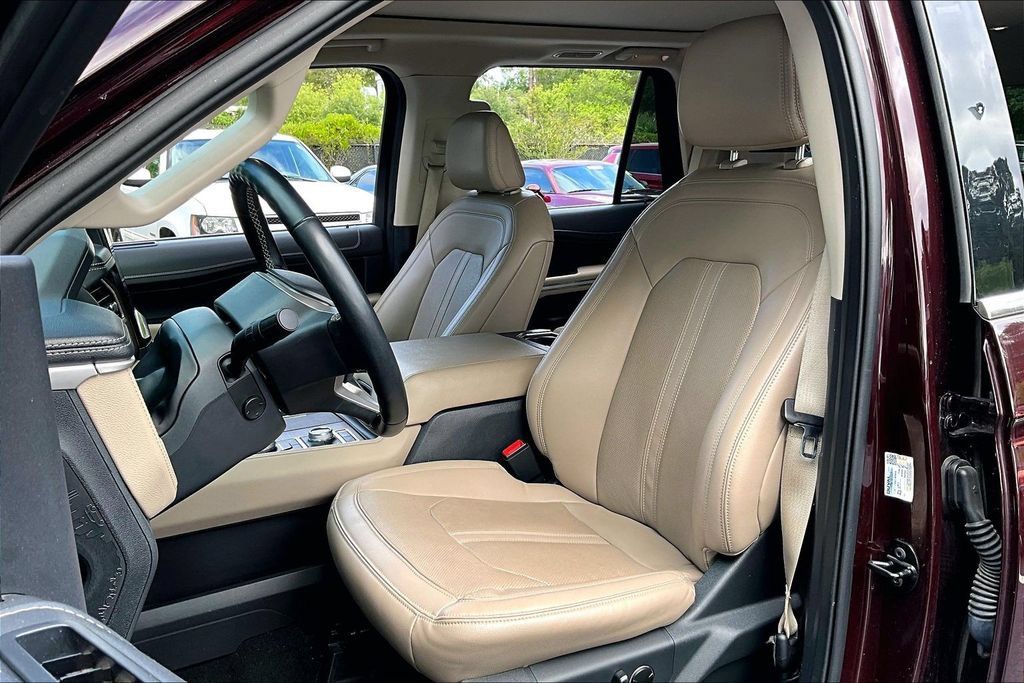 Used 2024 Ford Expedition Limited AWD/4WD image 19