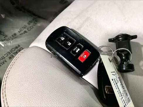 Used 2015 Toyota Camry XLE image 14