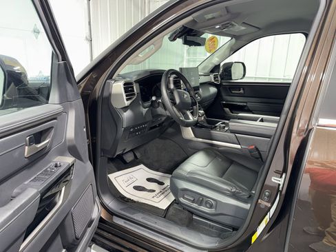 Used 2024 Toyota Tundra Limited AWD/4WD image 19