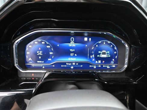 Used 2022 Chevrolet Silverado 1500 RST AWD/4WD image 7