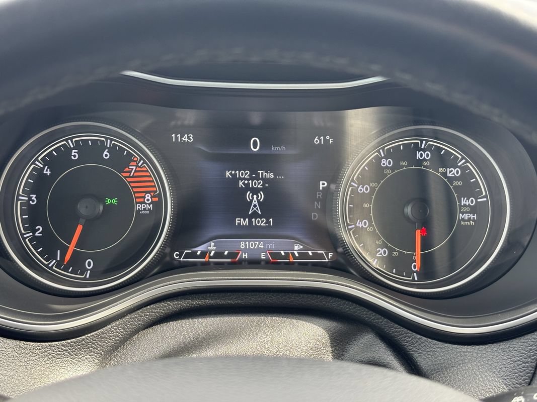 Used 2019 Jeep Cherokee Trailhawk AWD/4WD image 23