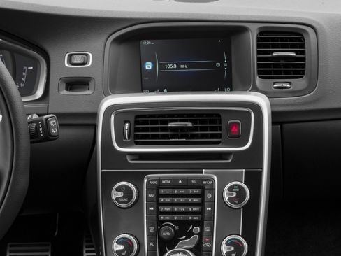 Used 2018 Volvo V60 T5 Dynamic w/ Protection Package image 10