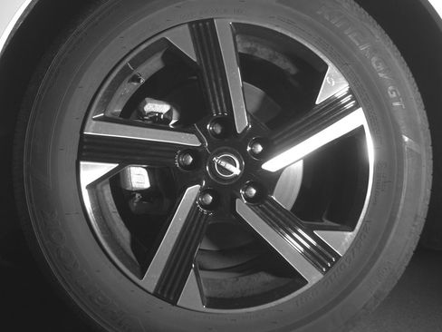 Used 2025 Nissan Sentra SV image 11