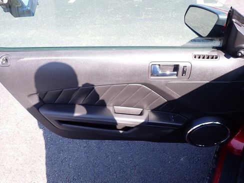 Used 2010 Ford Mustang GT Premium image 19