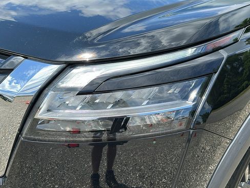 Used 2022 Nissan Pathfinder S image 10