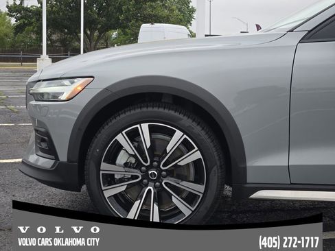 Certified 2025 Volvo V60 B5 Cross Country Ultra AWD/4WD image 6