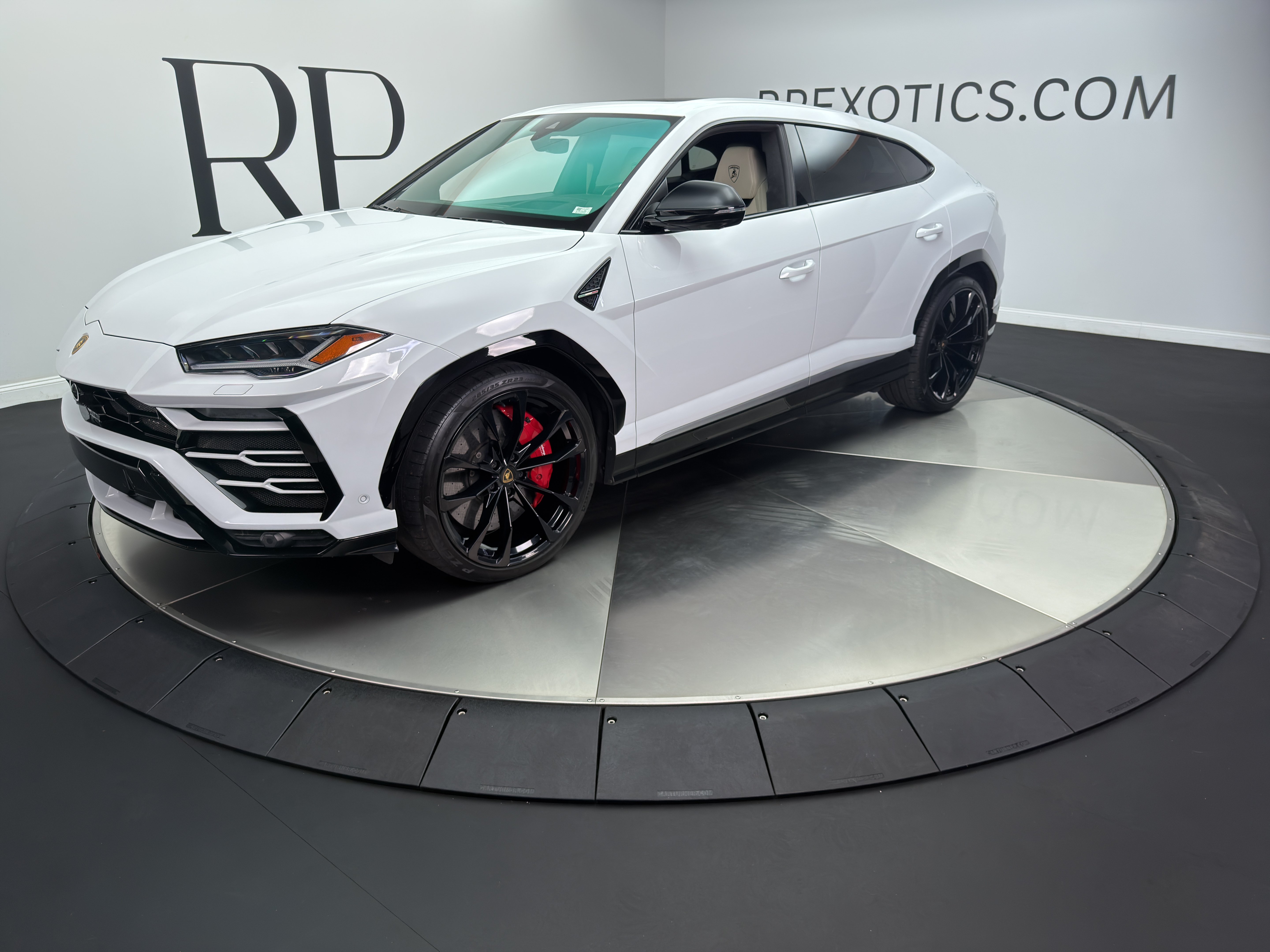 Used 2019 Lamborghini Urus AWD/4WD image 14
