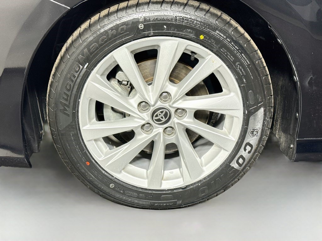 Used 2021 Toyota Camry LE FWD image 36