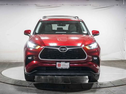 Certified 2020 Toyota Highlander XLE image 3