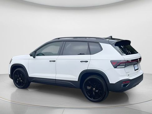 New 2026 Volkswagen Taos SE image 6