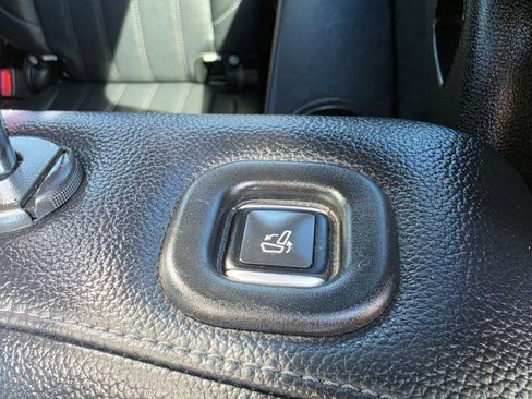 Used 2017 Mercedes-Benz GLS 450 4MATIC w/ Premium Package image 23