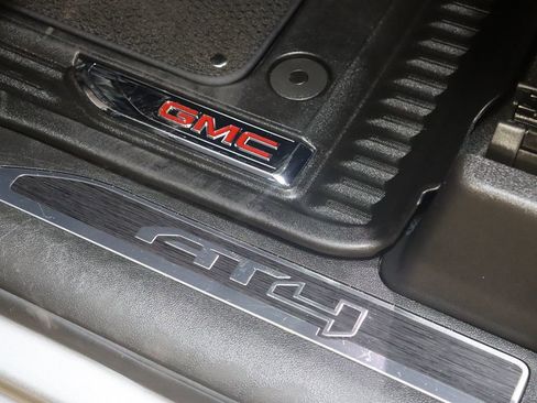 Used 2025 GMC Sierra 2500 AT4 image 50