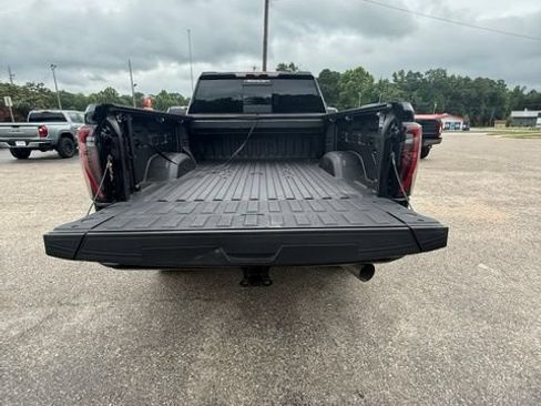 Used 2024 GMC Sierra 2500 AT4 w/ AT4 Preferred Package AWD/4WD image 6