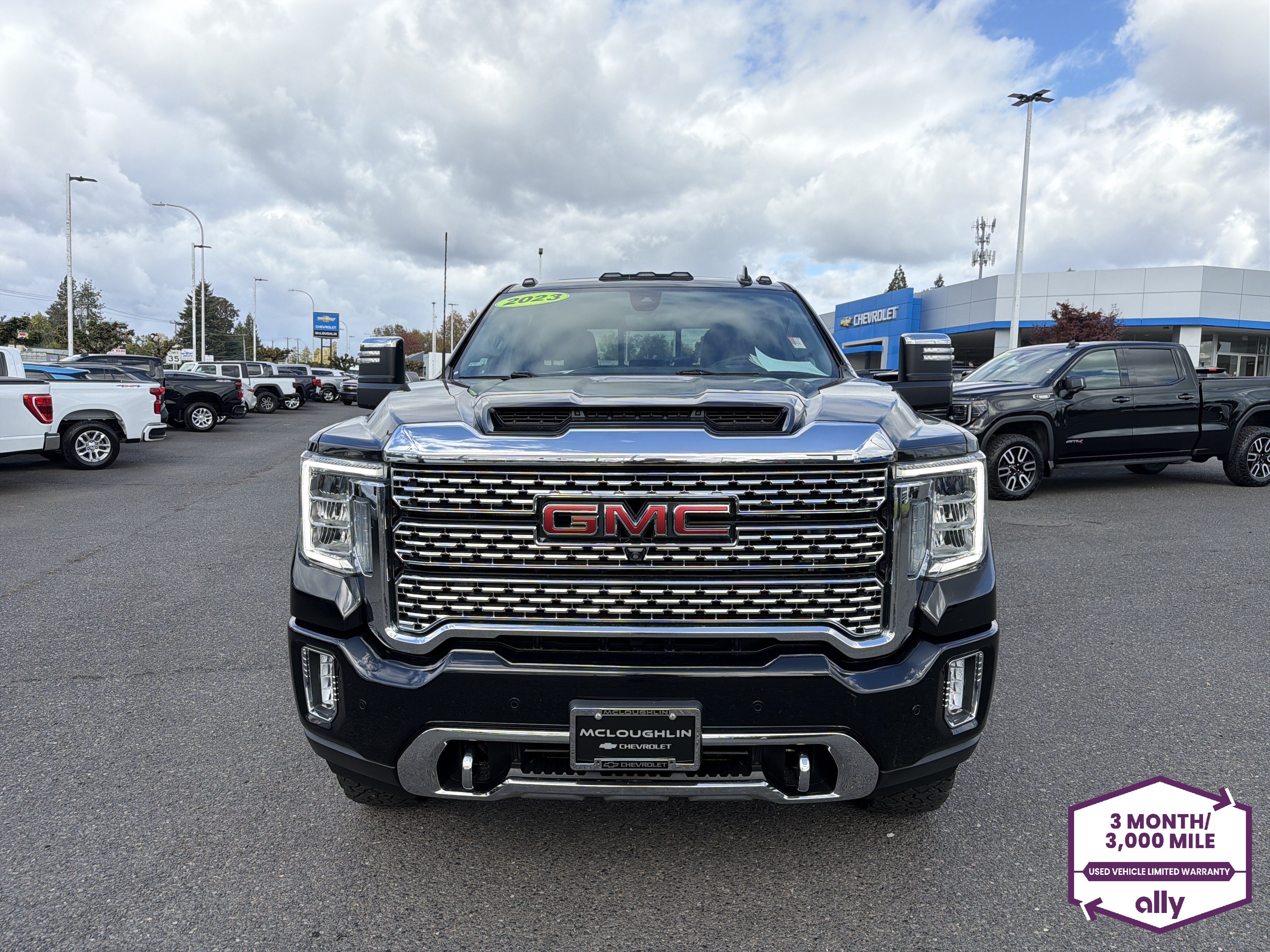 Used 2023 GMC Sierra 2500 Denali w/ Denali Black Diamond Edition AWD/4WD image 8