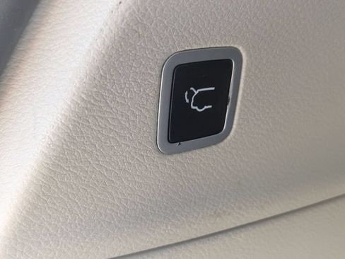 Used 2023 Chrysler Pacifica Touring-L FWD image 27