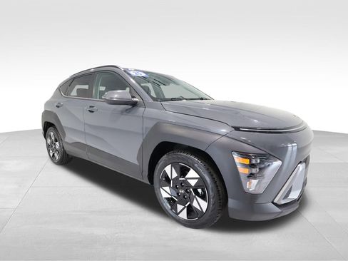 Used 2025 Hyundai Kona SEL FWD image 6