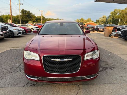 Used 2018 Chrysler 300 Touring L RWD image 2