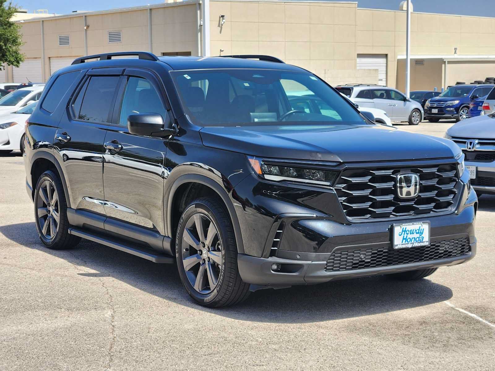 Used 2025 Honda Pilot Sport image 3