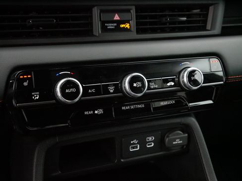 Certified 2025 Honda Pilot TrailSport image 23