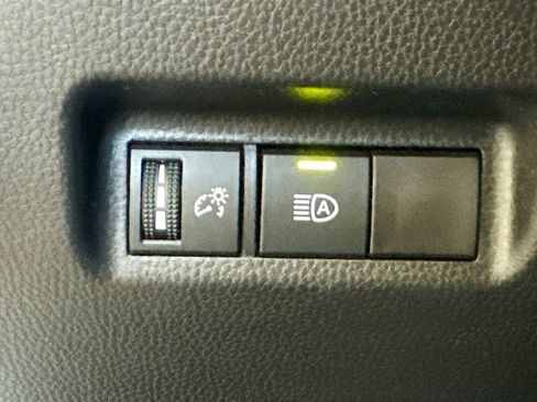 Used 2025 Toyota RAV4 XLE AWD/4WD image 12