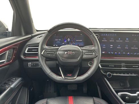 Used 2025 Chevrolet Traverse RS image 18