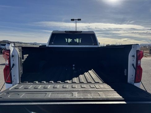 Used 2022 Chevrolet Silverado 3500 High Country w/ Technology Package image 18