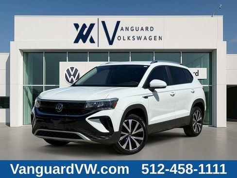 Used 2023 Volkswagen Taos SE FWD image 1