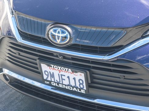 Certified 2024 Toyota Venza Limited AWD/4WD image 7