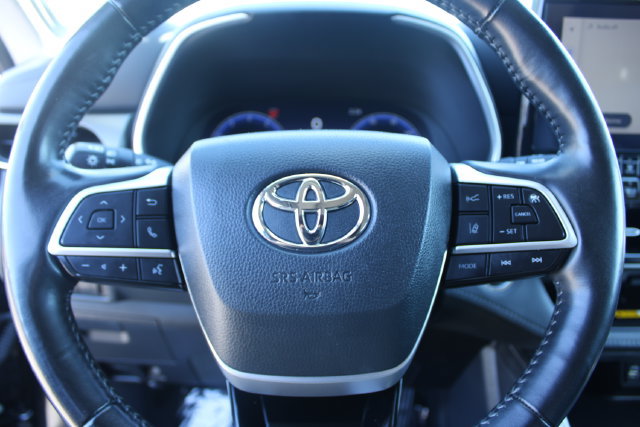 Used 2023 Toyota Highlander Limited FWD image 19