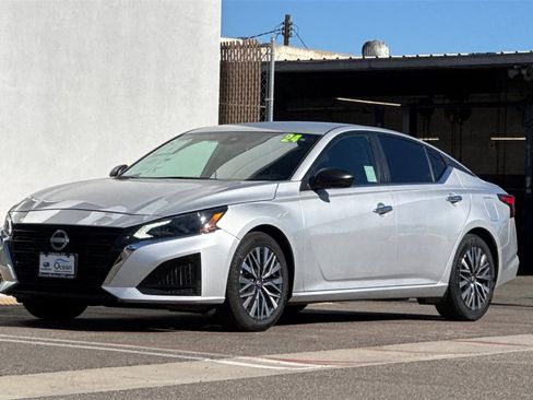 Used 2024 Nissan Altima 2.5 SV image 10