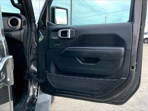 Used 2022 Jeep Wrangler Unlimited Sahara image 22