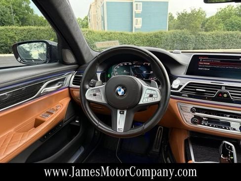 Used 2022 BMW M760i xDrive w/ Luxury Rear Seating Package AWD/4WD image 15