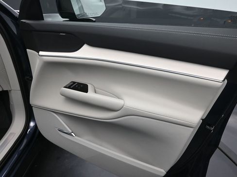 New 2025 Volvo EX90 Plus w/ Protection Package Premier image 26