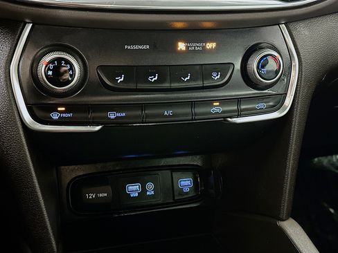 Used 2019 Hyundai Santa Fe SE image 15