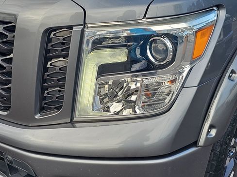 Used 2018 Nissan Titan PRO-4X w/ Pro-4x Convenience Package AWD/4WD image 28