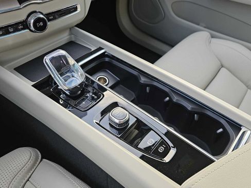 New 2026 Volvo XC60 B5 Ultra w/ Protection Package Premier image 24