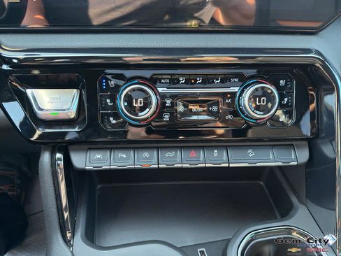 Used 2024 GMC Sierra 1500 AT4 w/ Technology Package image 19