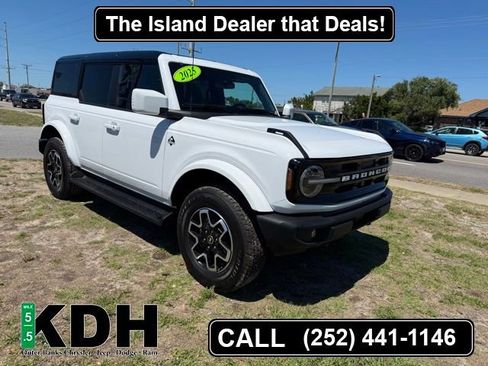 Used 2025 Ford Bronco Outer Banks AWD/4WD image 1