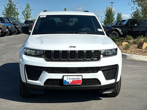 New 2026 Jeep Grand Cherokee Altitude AWD/4WD image 2