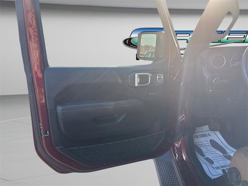 Used 2021 Jeep Wrangler Unlimited Sahara w/ Cold Weather Group image 17