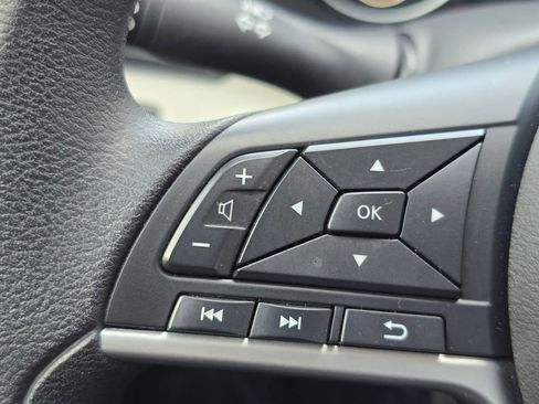 Used 2025 Nissan Altima 2.5 SV image 10