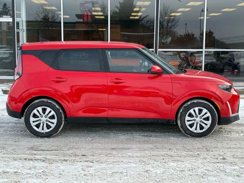 Used 2025 Kia Soul LX image 8