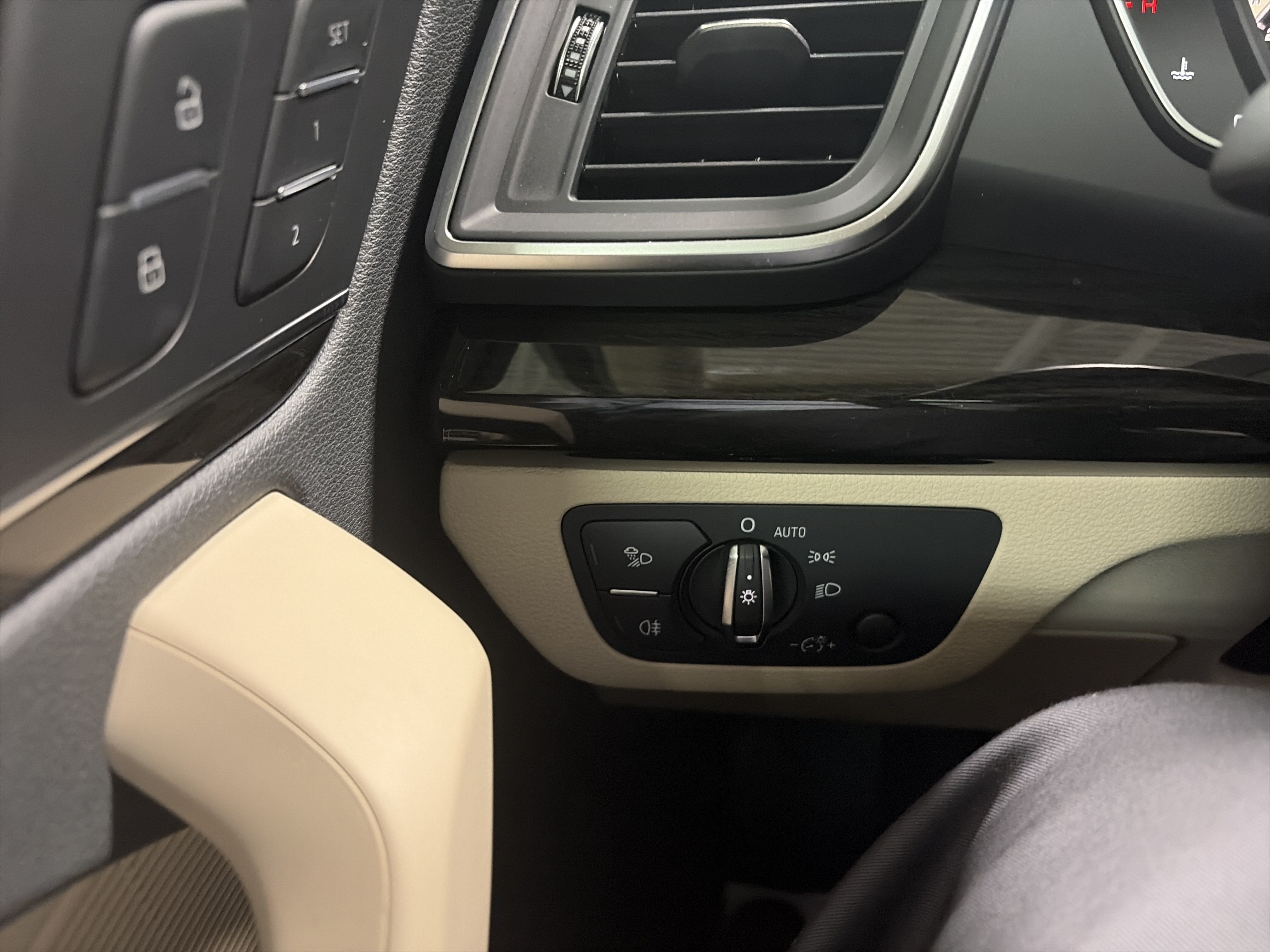 Used 2018 Audi Q5 2.0T Premium Plus AWD/4WD image 18