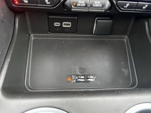 Used 2023 Chevrolet Suburban Z71 image 30