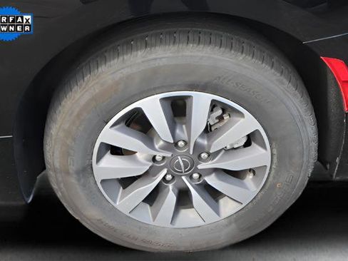 Used 2024 Chrysler Pacifica Limited FWD image 30