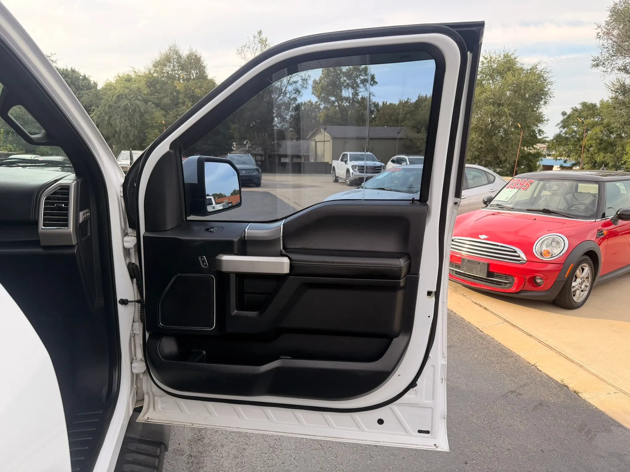 Used 2015 Ford F150 Lariat RWD image 32